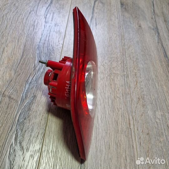 Фонарь задний внутренний правый VW Passat B6 униве