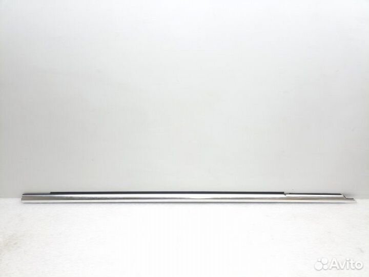 Молдинг двери передний правый Mercedes-Benz