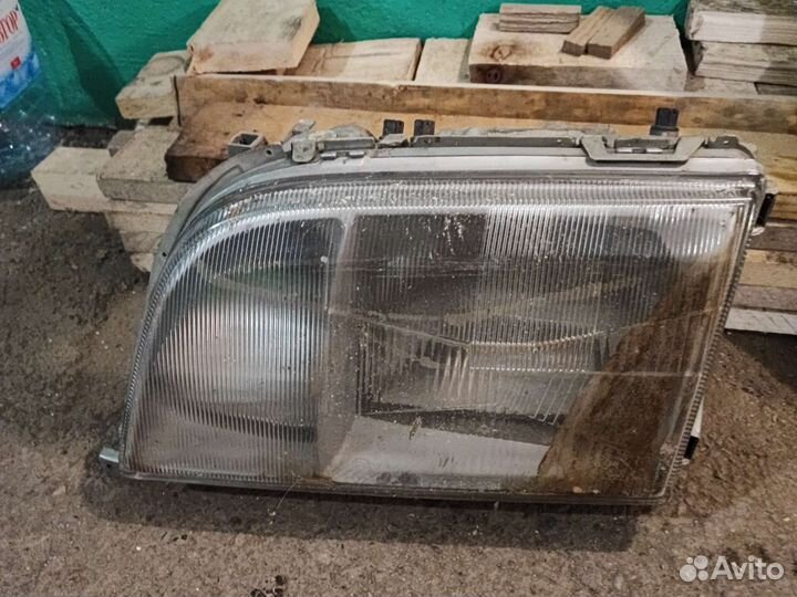 Фара левая mercedes 140
