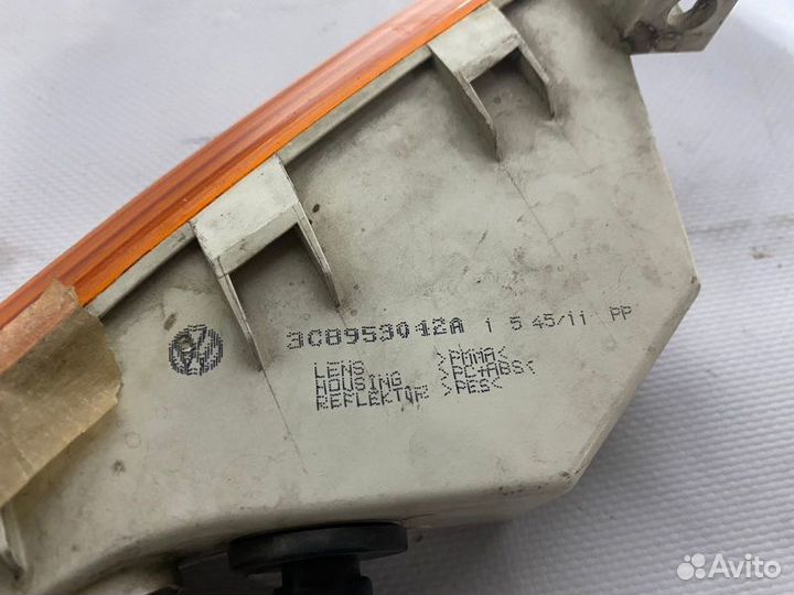 Отражатель поворота передний правый Volkswagen