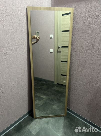 Красивое стильное зеркало