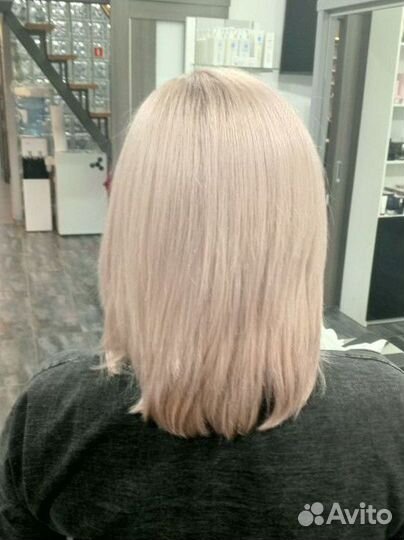 Парикмахер бровист