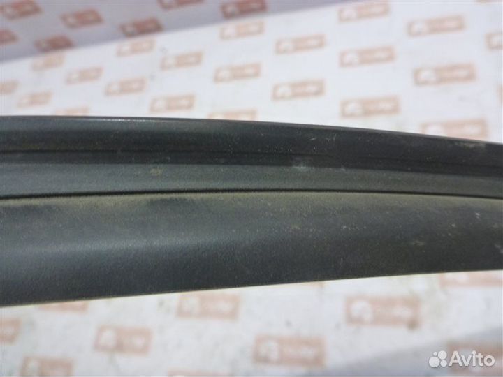 Уплотнительная резинка стекла передняя правая