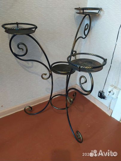 Подставка для цветов напольная металлическая