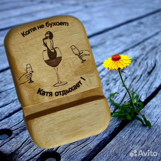 Подставка для телефона из дерева