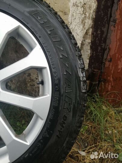 Bridgestone Blizzak DM-V1 225/60 R18