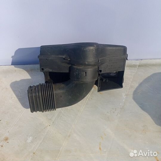 Воздухозаборник Volkswagen Golf 6