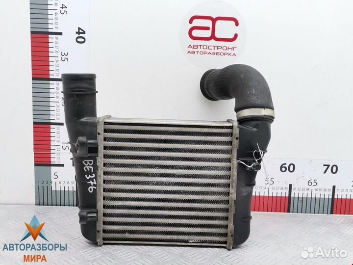 Интеркулер Audi A4 B6 2004 8E0145805S