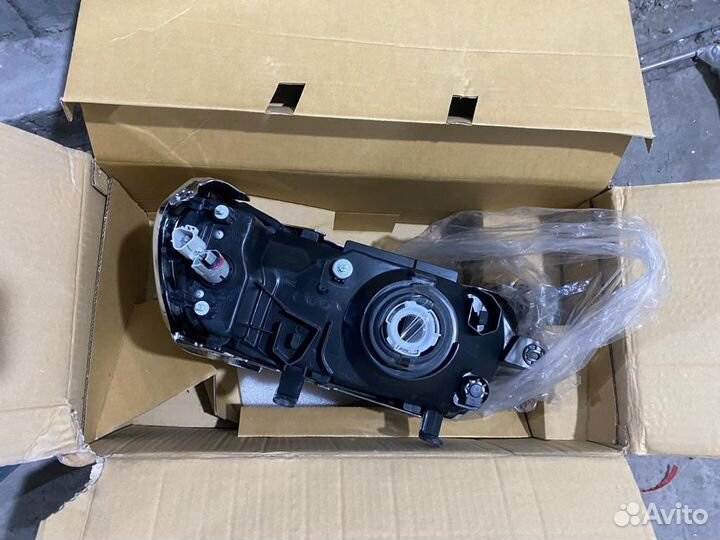 Фара правая митсубиси монтеро спорт 2000-2004года