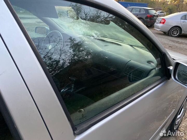 Стекла дверные Volkswagen Jetta 4