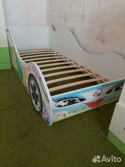 Детская кровать машина