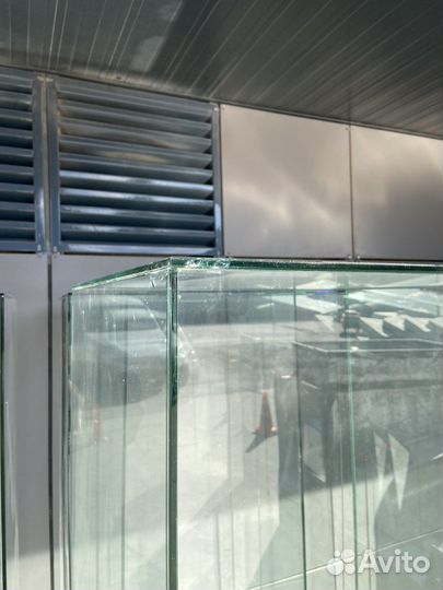 Стеклянная витрина