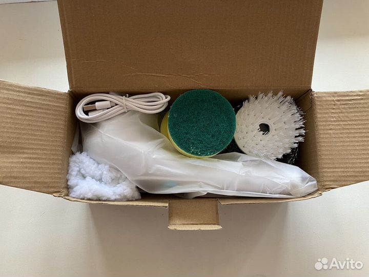 Электрощетка для уборки с насадками