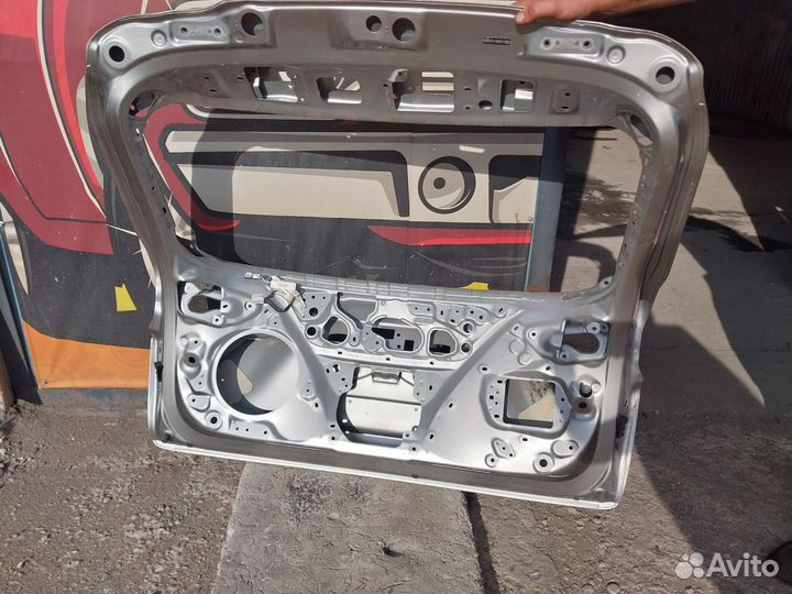 Продам крышку багажника