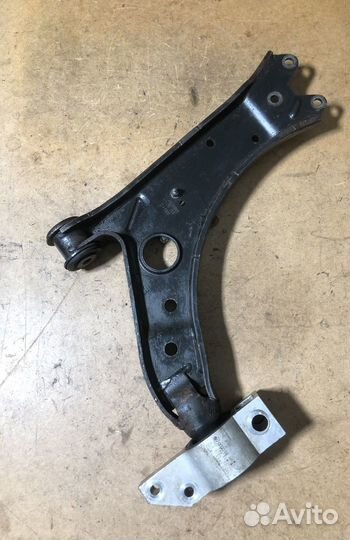 Рычаг передний нижний левый правый VW Golf 5