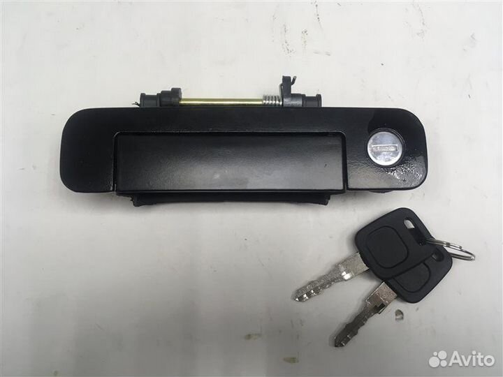 Ручка двеpи передней левой Audi 80/90 B3