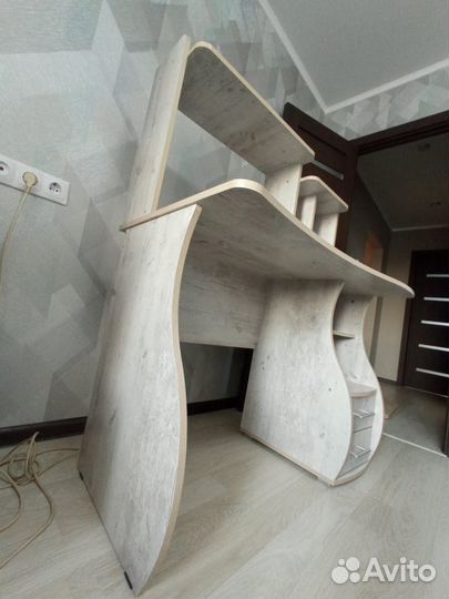 Компьютерный стол