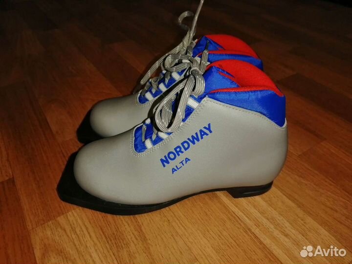 Лыжные ботинки