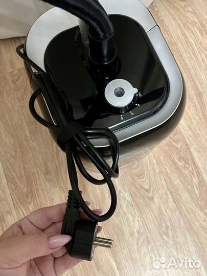 Отпариватель для одежды вертикальный