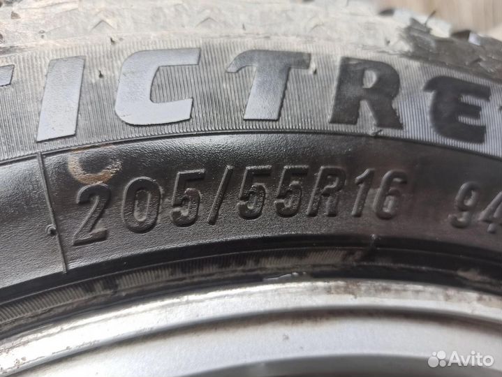 Arctic Trucks AT405 205/55 R16 94T