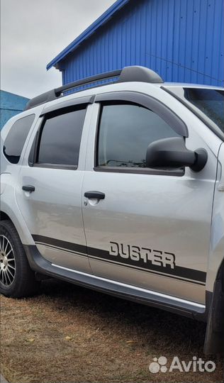 Наклейки на автомобиль Renault Duster