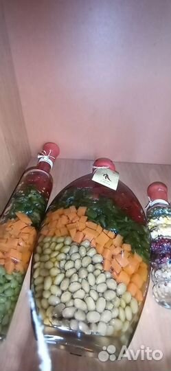 Продукты в стекле, предмет интерьера