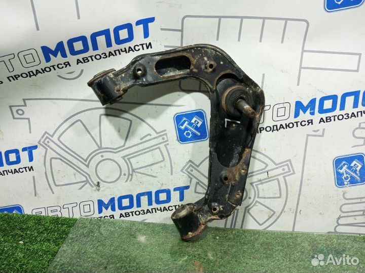 Рычаг передний левый верхний Nissan Navara D40