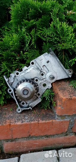 Помпа, водяной насос renault Clio