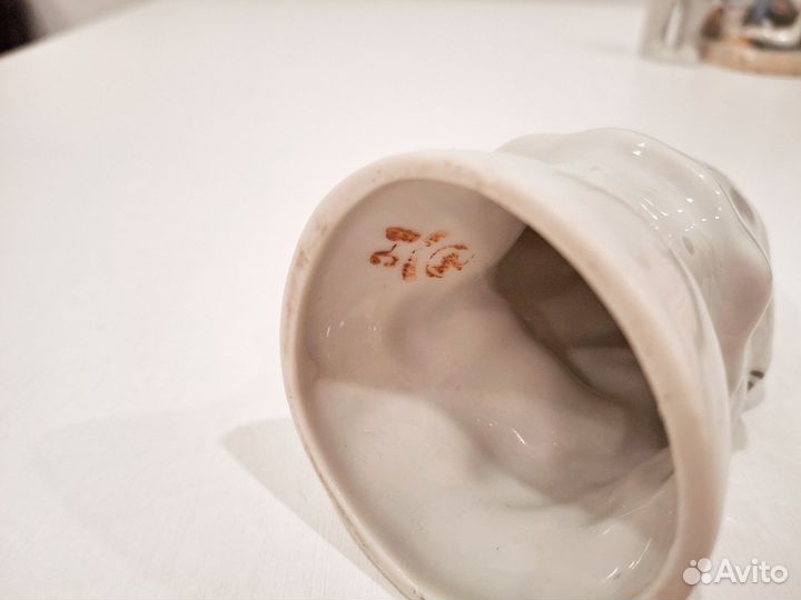 Бронзовая статуэтка якутка с песцом. СССР