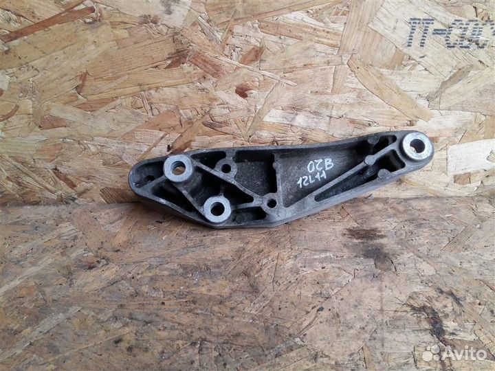 Кронштейн двигателя Opel Zafira B 2005-2012