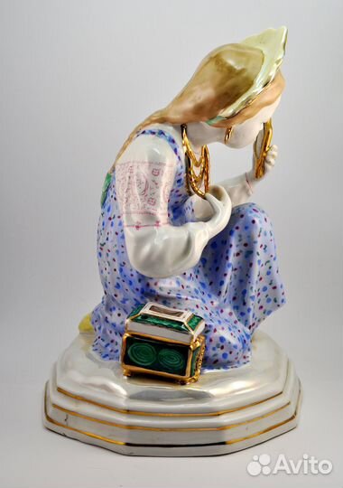 Статуэтка фарфоровая Малахитовая шкатулка Дулево