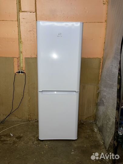 Холодильник Indesit, немного б/у