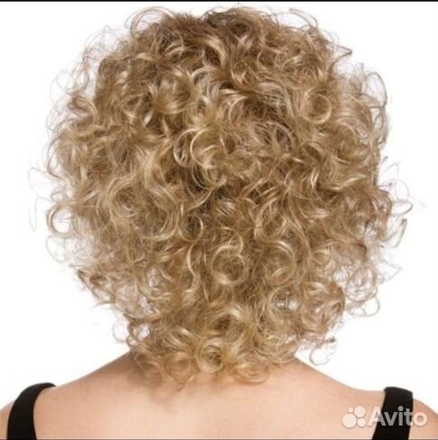 Парик из искусственных волос золотистый