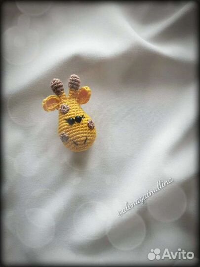 Вязаные брошки ручной работы