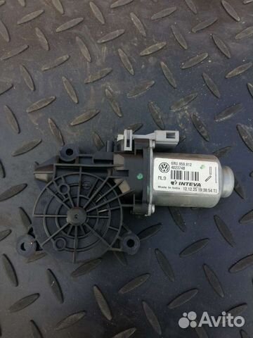 Моторчик стеклоподъёмника задний Фольксваген Поло