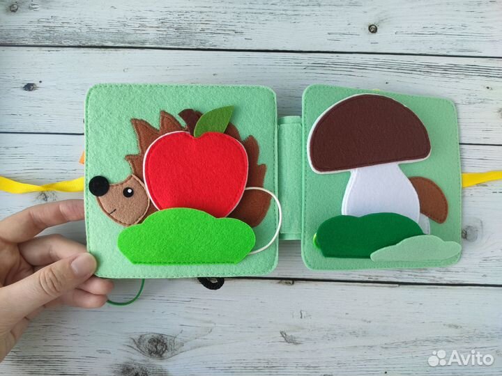 Детская развивающая книга из фетра 
