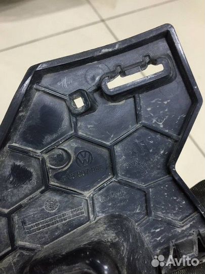 Кронштейн решетки радиатора левый Volkswagen Polo