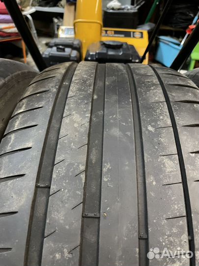 Michelin Pilot Sport 4 245/40 R18 93Y