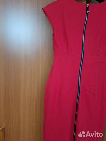 Красное платье