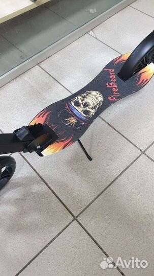 Самокат Fire колеса 200 мм новый