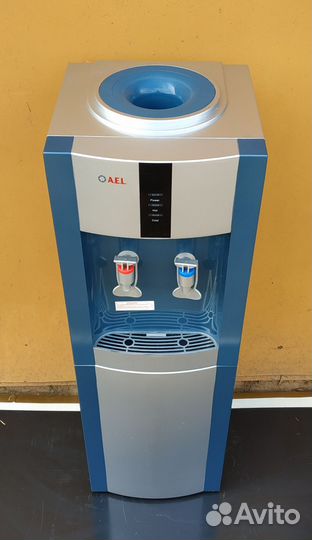 Кулер для воды напольный