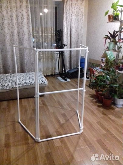 Ширма для кукольного театра с окном