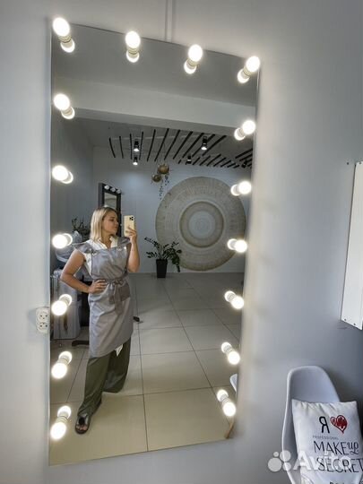Зеркало с лампочками