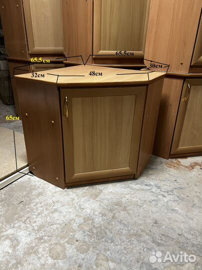 Угловая тумбочка