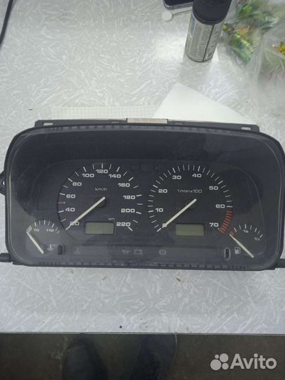 Щиток приборов Volkswagen Golf 3