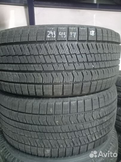 Bridgestone Blizzak VRX2 245/45 R17 99Q