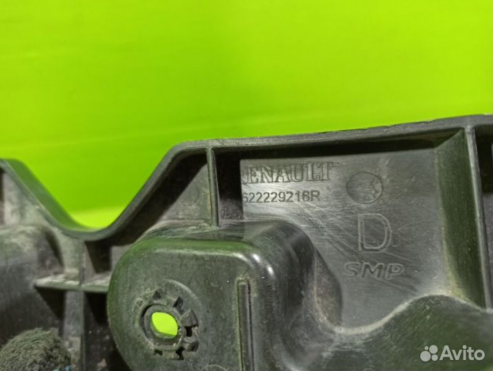 Кронштейн бампера передний правый Renault Duster