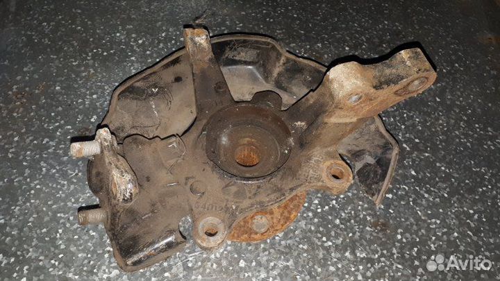 Кулак поворотный передний левый Geely Emgrand Ec7