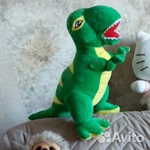 Динозавр механический рычащий и мягкие большие