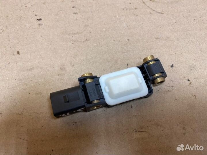 Датчик AIR BAG Audi A4 B6 ASN 2004